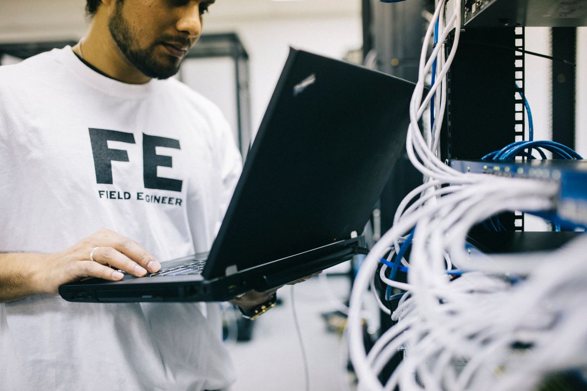 サーバーラックのメンテナンス—Linux VPS ディスク容量と運用クリーンアップ