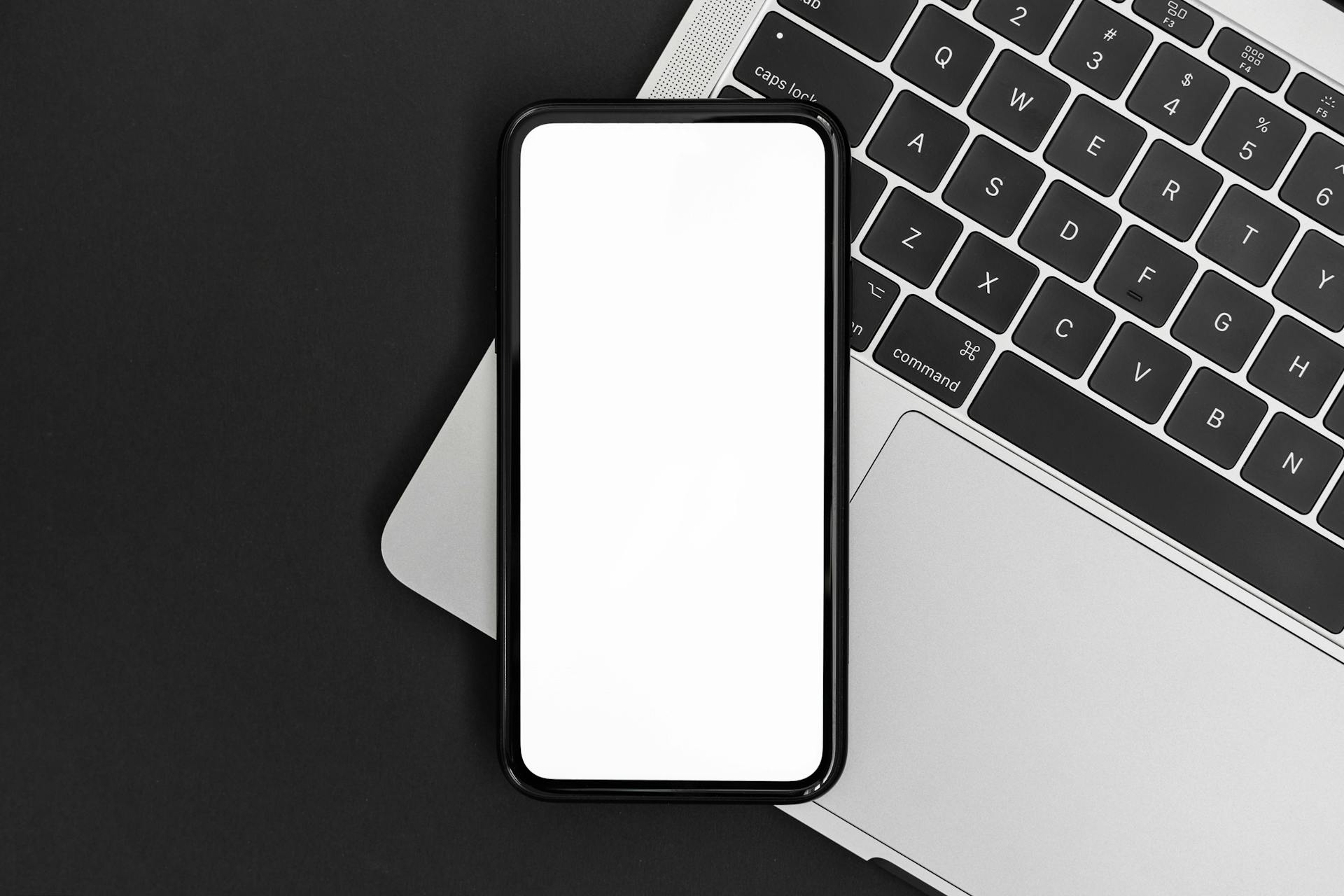 Expo EAS iOS: локальная сборка на облачном Mac Runner и управление очередью