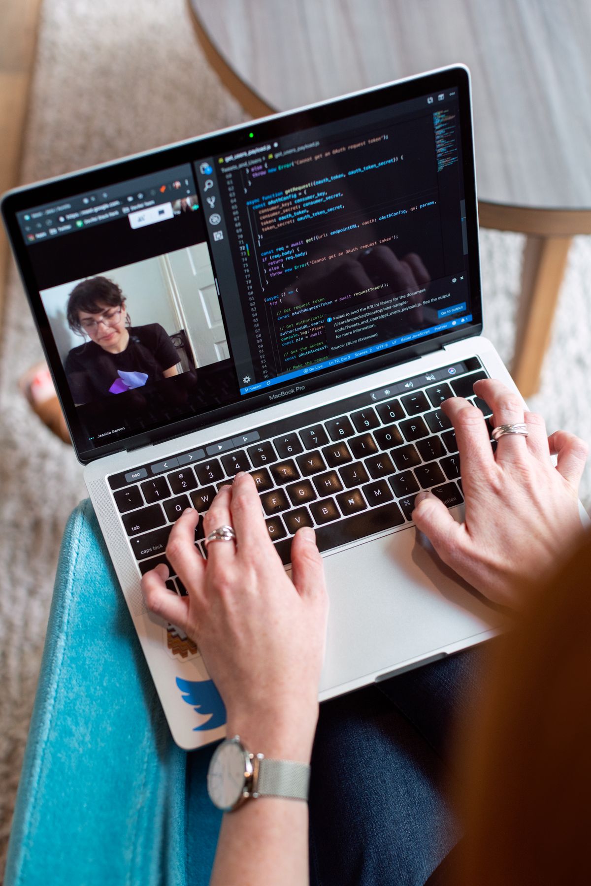 MacBook 打开代码编辑器——在 Mac 上跑 Ollama 本地大模型时的开发与内存选型场景