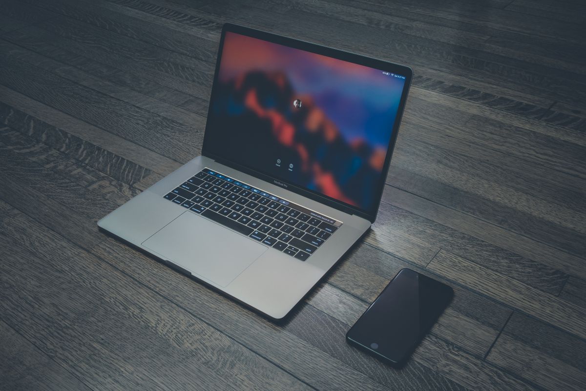 MacBook 与 macOS 软件更新工作场景